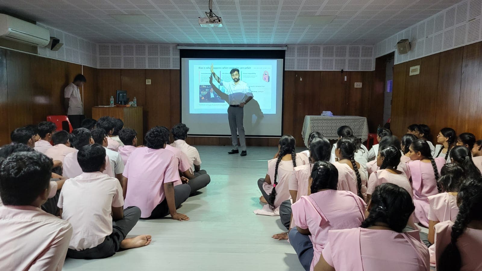 Jitthen teaching an AI workshop to students at KRRM