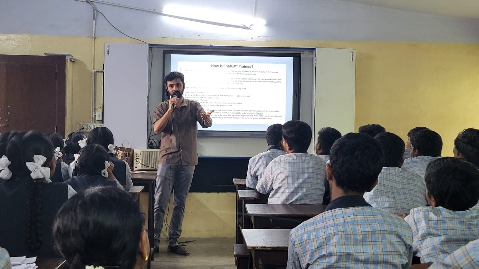 Jitthen leading an AI workshop classroom at Sankara School