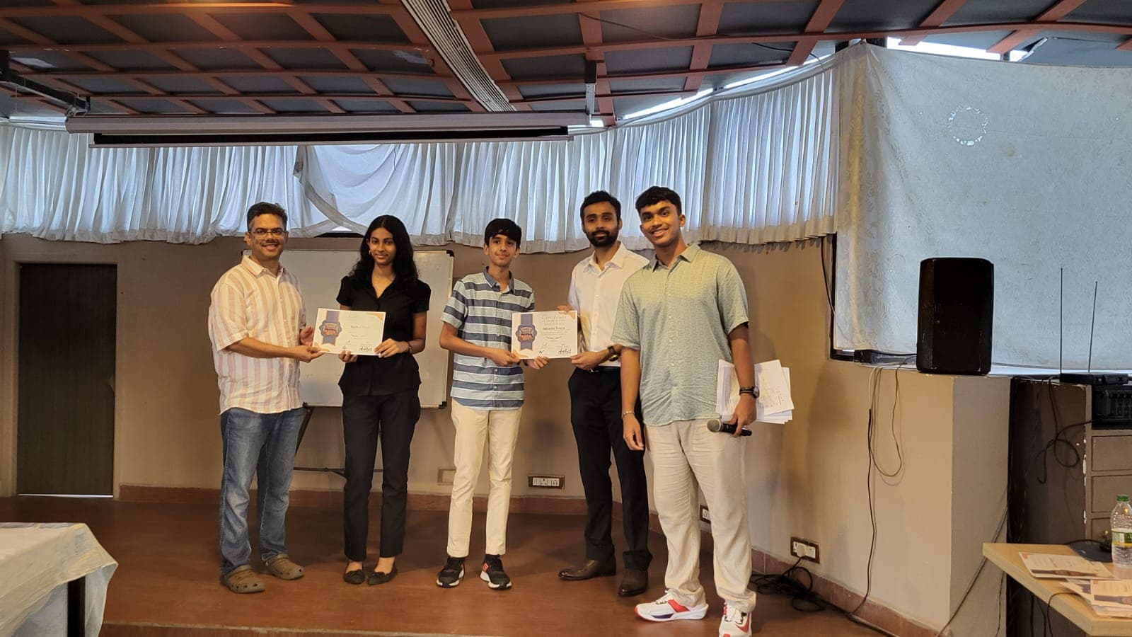 Jitthen recognising student participants at Stratovate Ignite